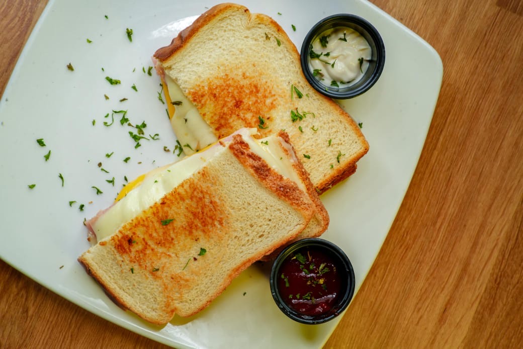 Sandwich jamon y queso